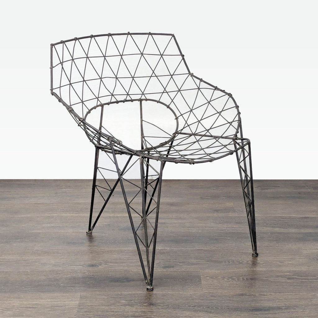 Geometric wire chair with an open, lightweight metal frame, ideal for modern living spaces, offices, or studios.