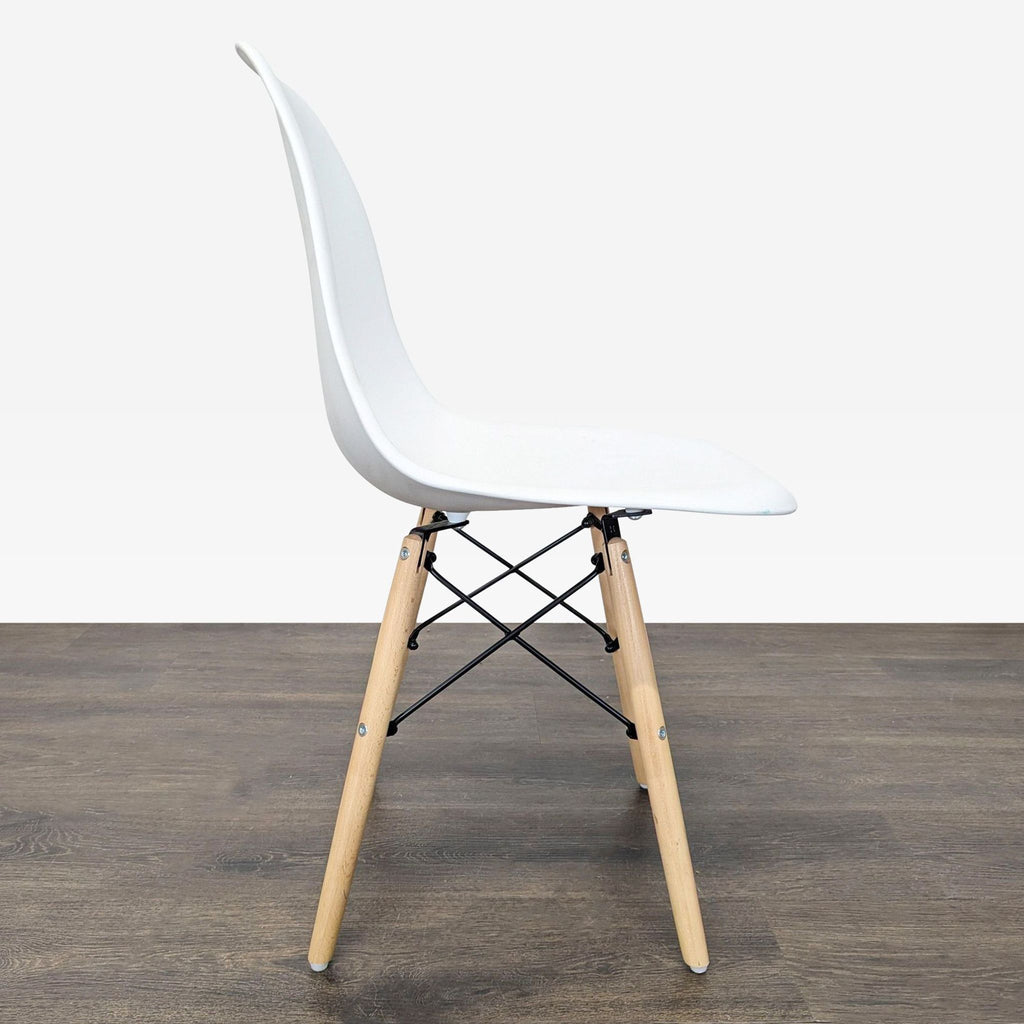 Set of Six Mid-Century Modern Dining Chairs