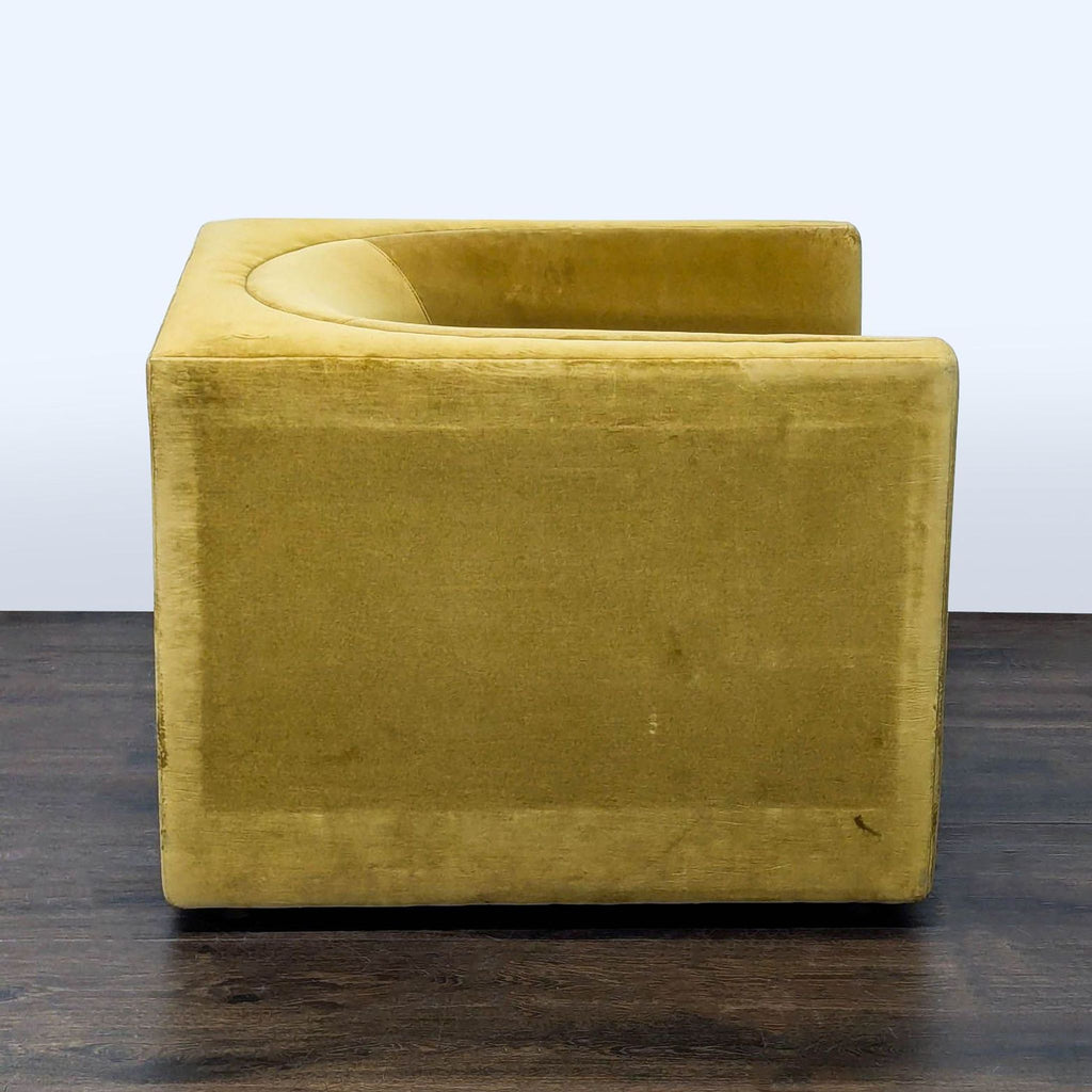 1068832