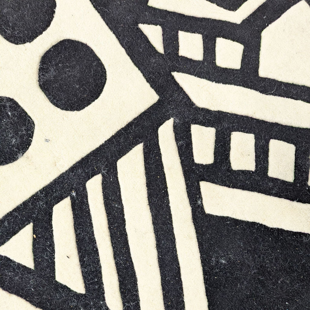 Safavieh Fifth Avenue 5’x8’ Black and White Abstract Geometric Area Rug