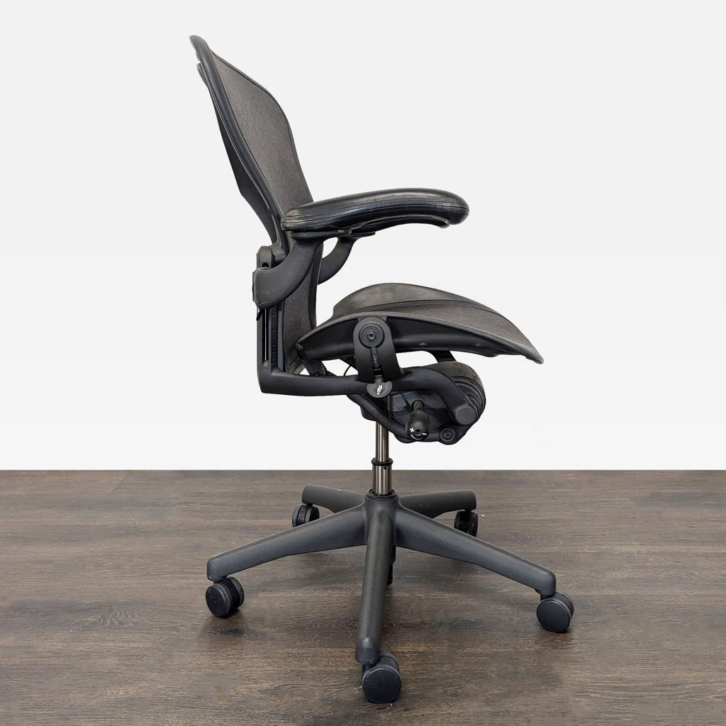 Herman Miller Aeron Ergonomic Office Chair - Adjustable Mesh