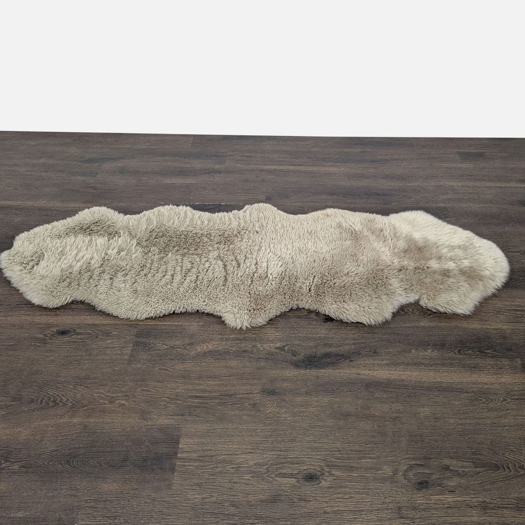 Overland Sheepskin Runner Rug – Soft Beige, Natural Shape