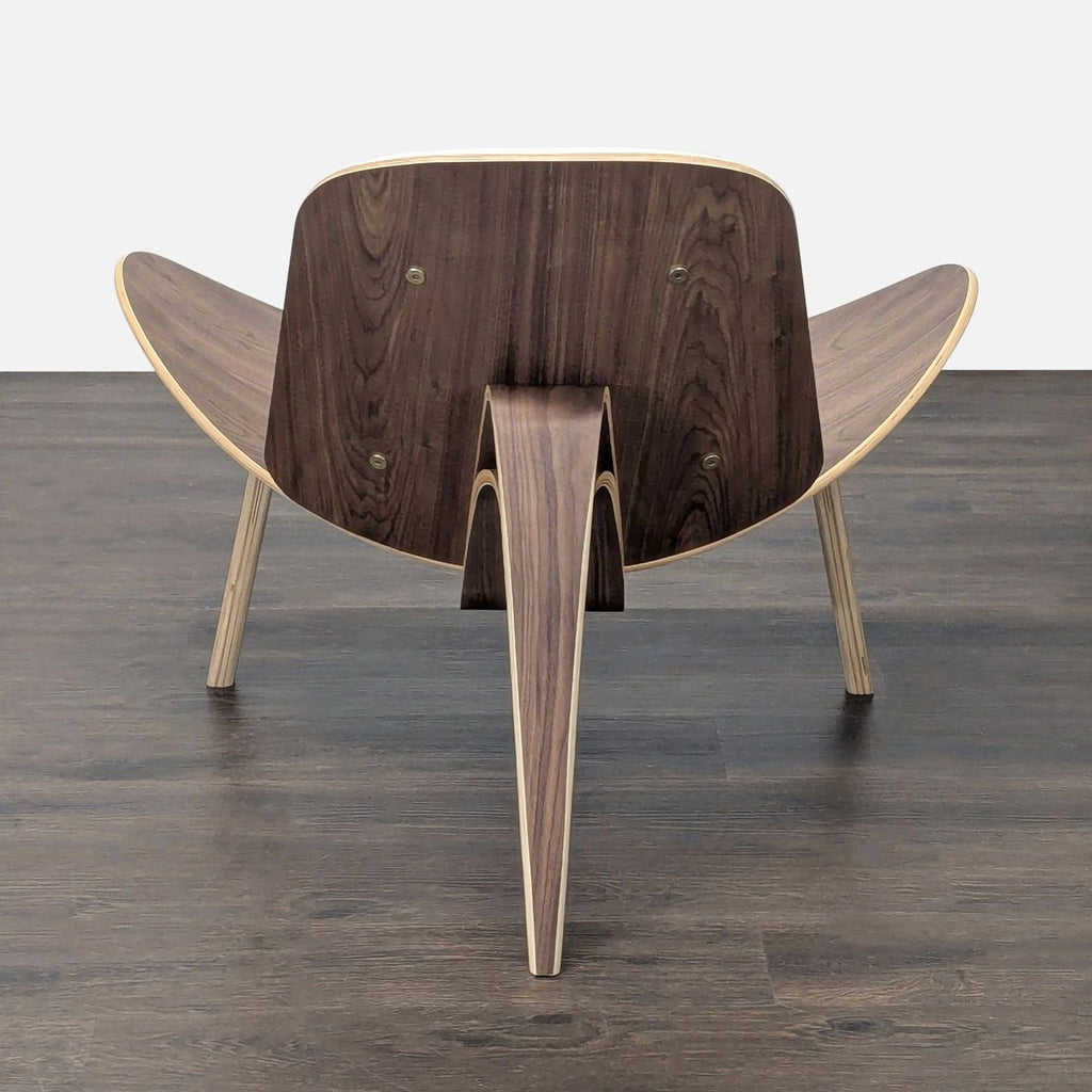 Mid-Century Modern Shell Lounge Chair in Walnut and White Leather Upholstery