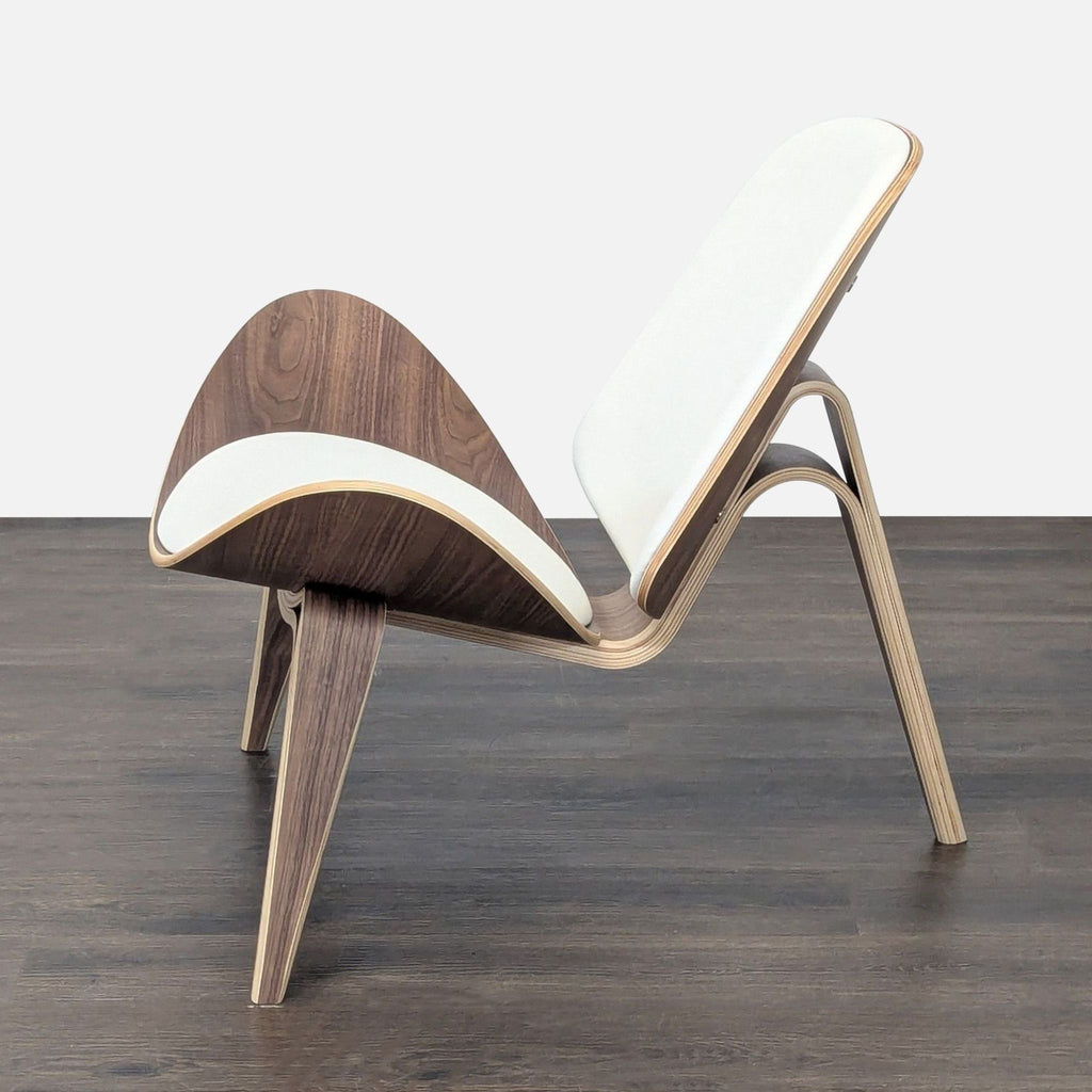 Mid-Century Modern Shell Lounge Chair in Walnut and White Leather Upholstery