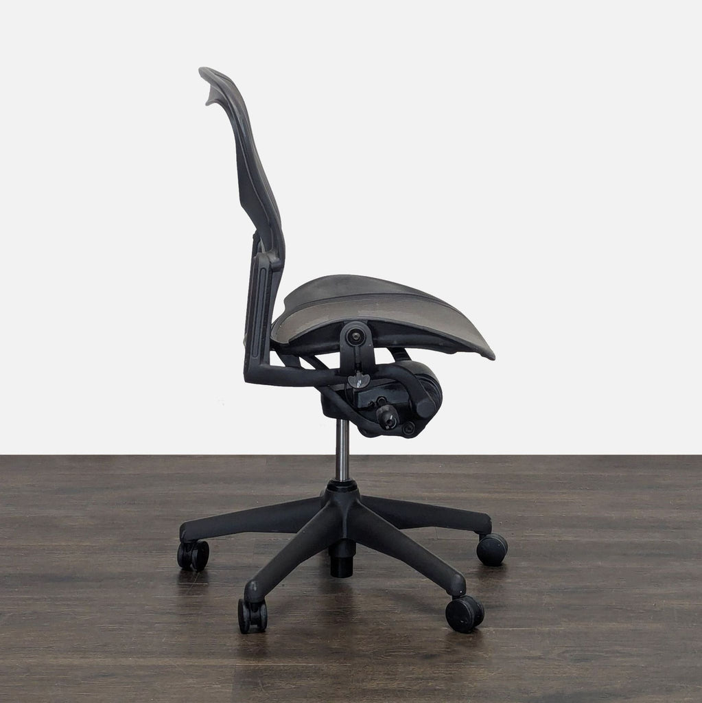 Herman Miller Aeron Ergonomic Mesh Office Chair - Adjustable Black