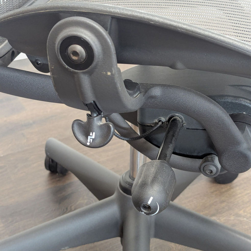 Herman Miller Aeron Ergonomic Mesh Office Chair - Adjustable Black