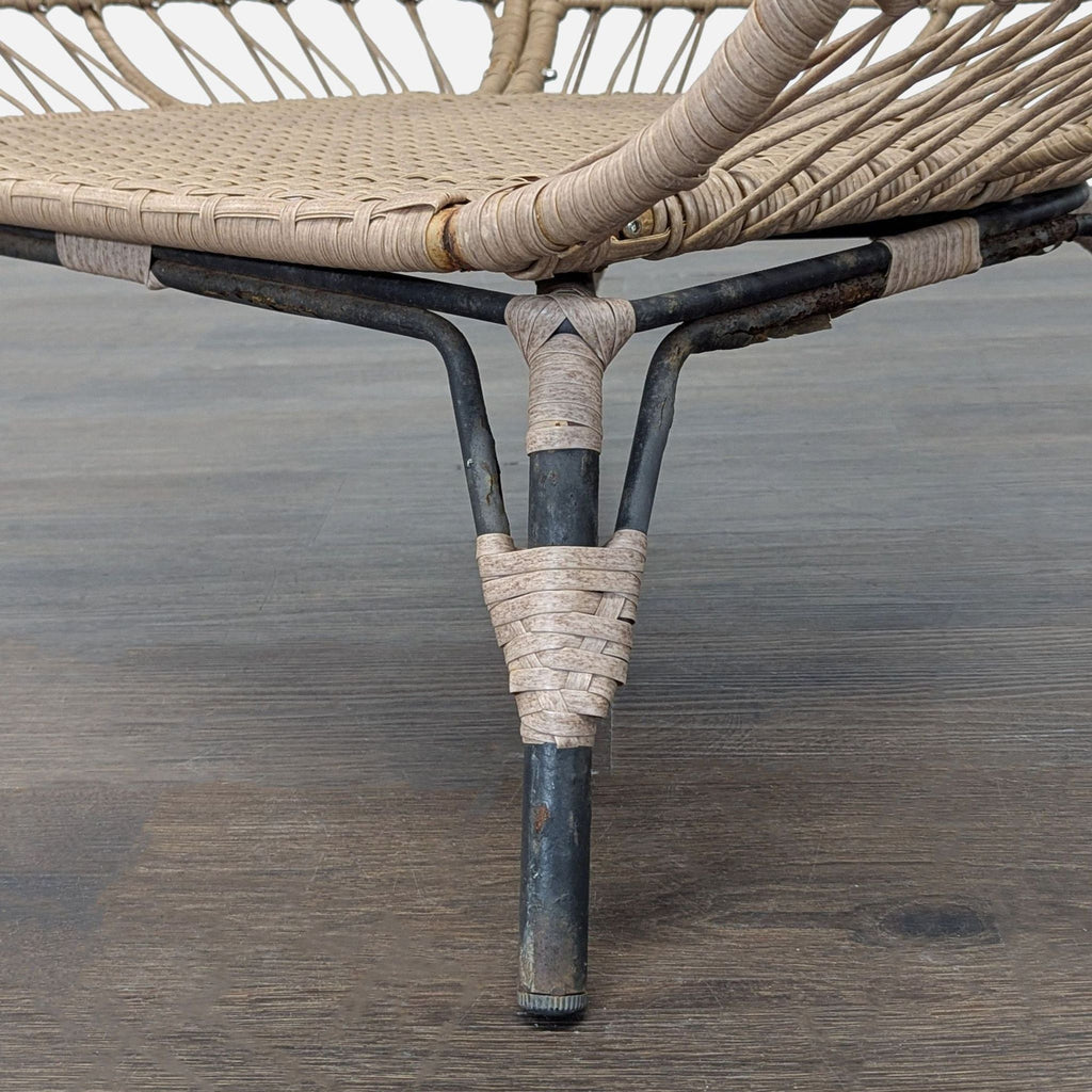 Modern All Weather Rattan Egg-Shaped Wicker Chair with Metal Legs
