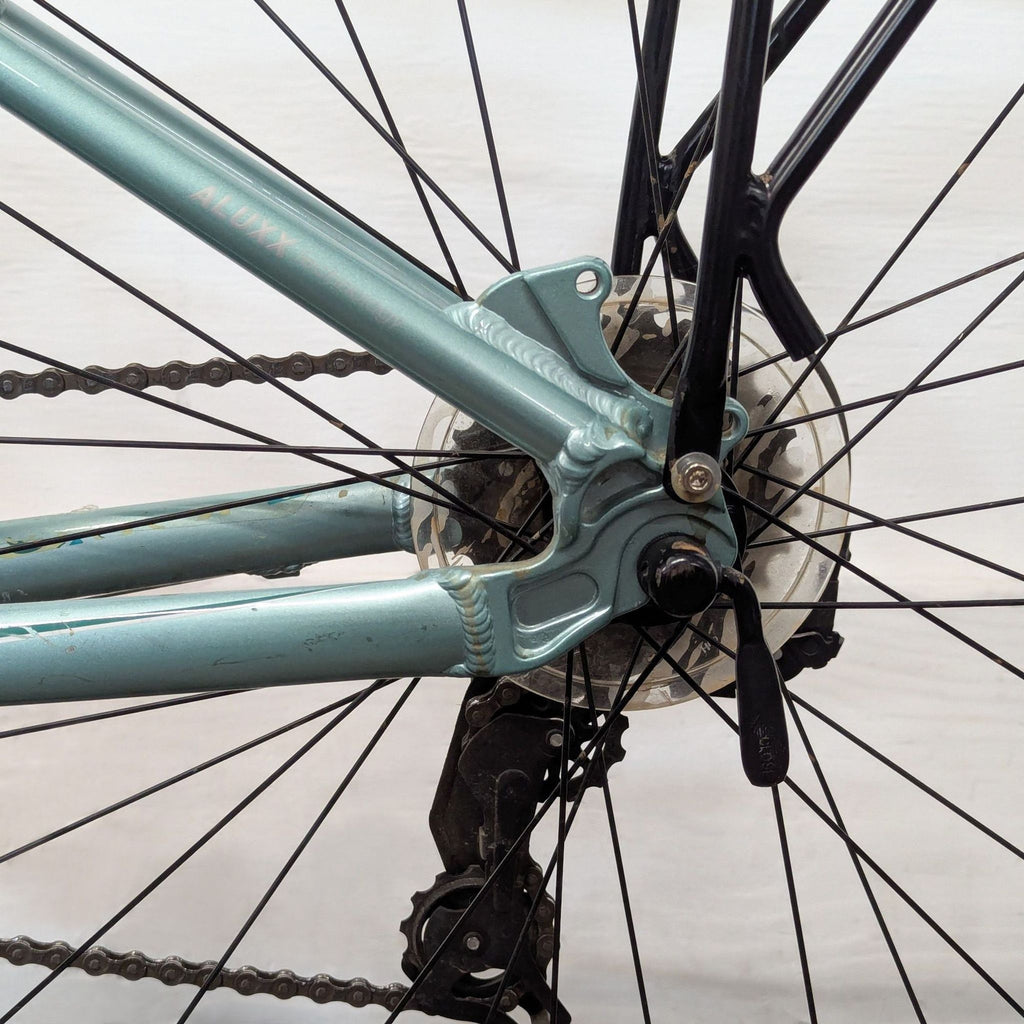 Giant Lightweight Outdoor Mountain Bike with Rear Rack