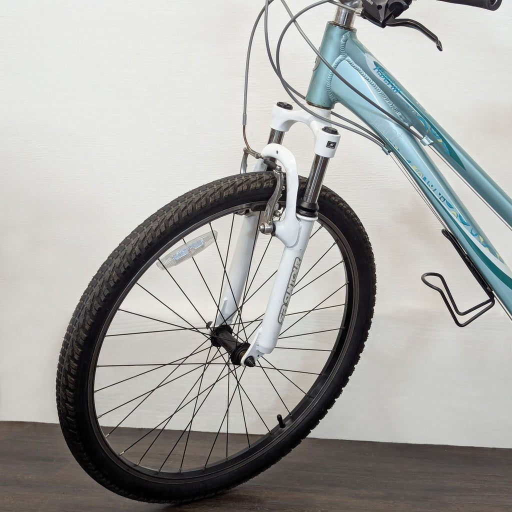 Giant Lightweight Outdoor Mountain Bike with Rear Rack