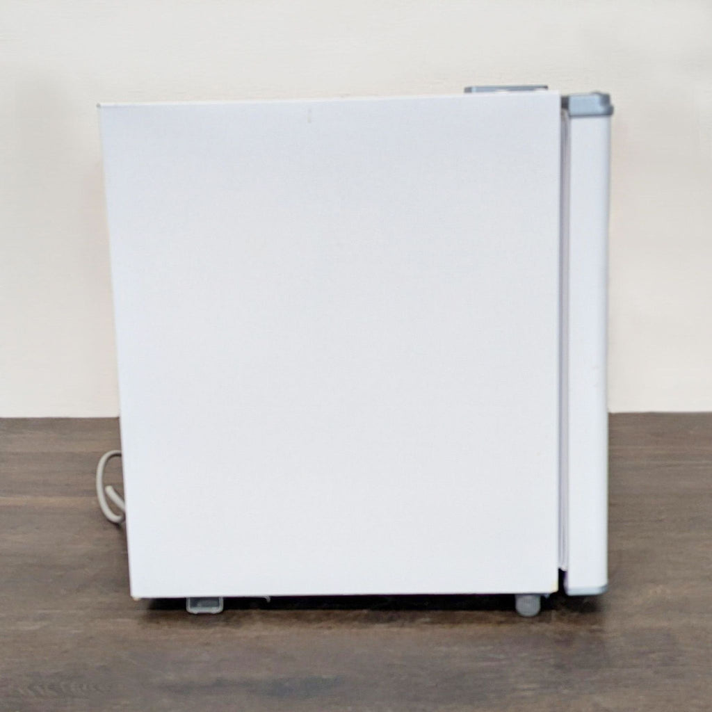 Black + Decker Compact Mini Refrigerator – White, Space-Saving Design