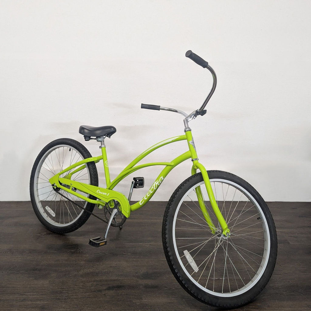 Electra Cruiser 1 single-speed bike in green, featuring 26" wheels, comfy seat, and sturdy frame for easy outdoor rides.