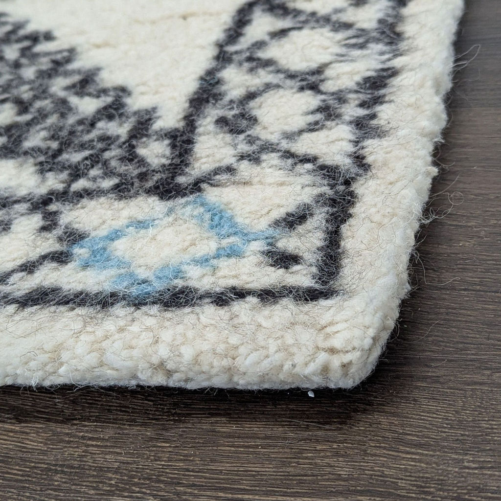 Safavieh KNY822A-5 Cream and Black Diamond Pattern Area Rug, 5x8