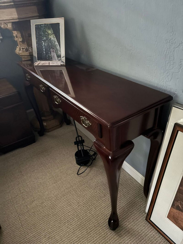 Certainly! Since you mentioned "these images" but I don't have access to any images in this message, I'll provide three generalized sample alt texts for a Side & Console Table. If you provide specific details or images, I can tailor the descriptions accordingly.