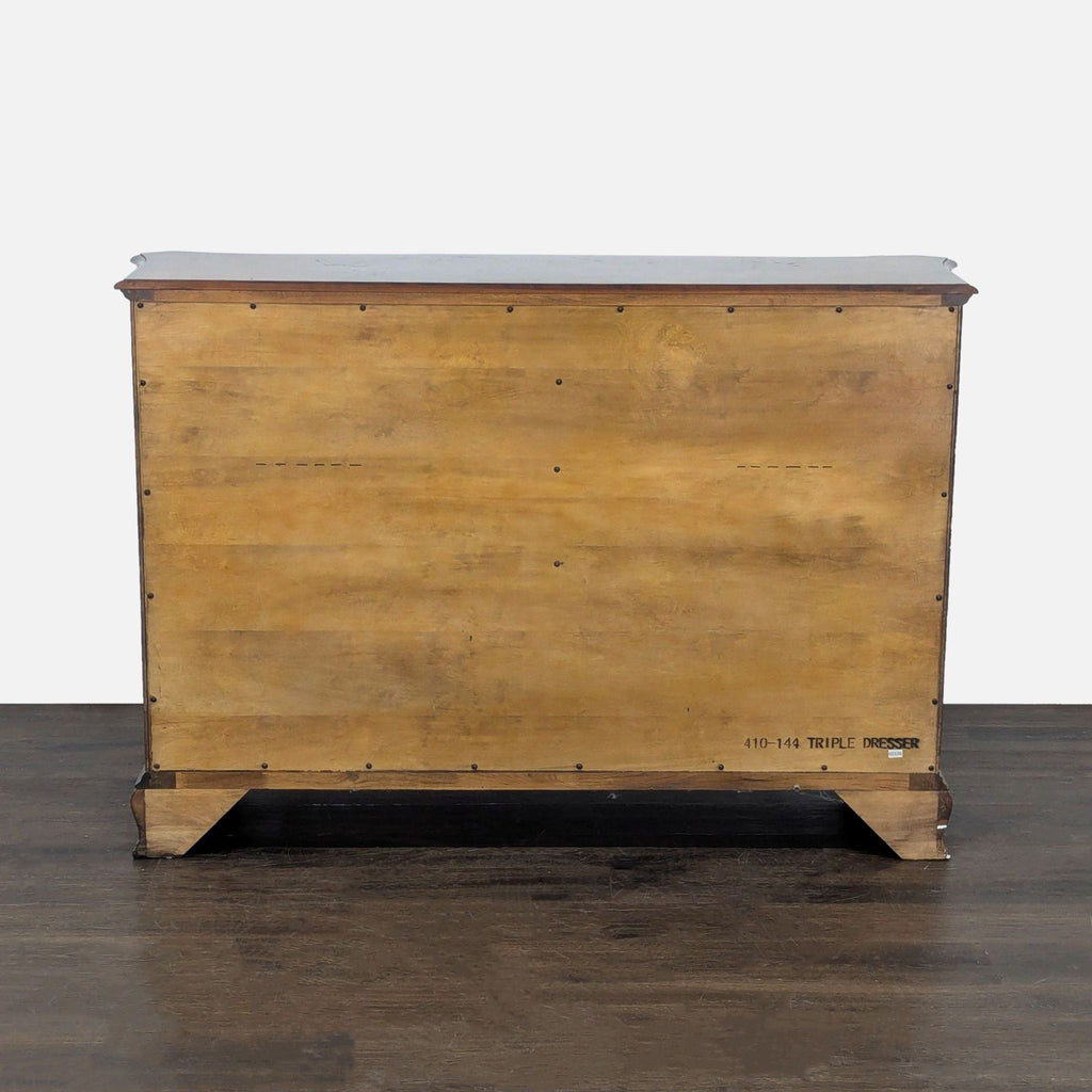Fine Furniture Design & Marketing RayLen Vineyards (410-144) Traditional 12-Drawer Dresser