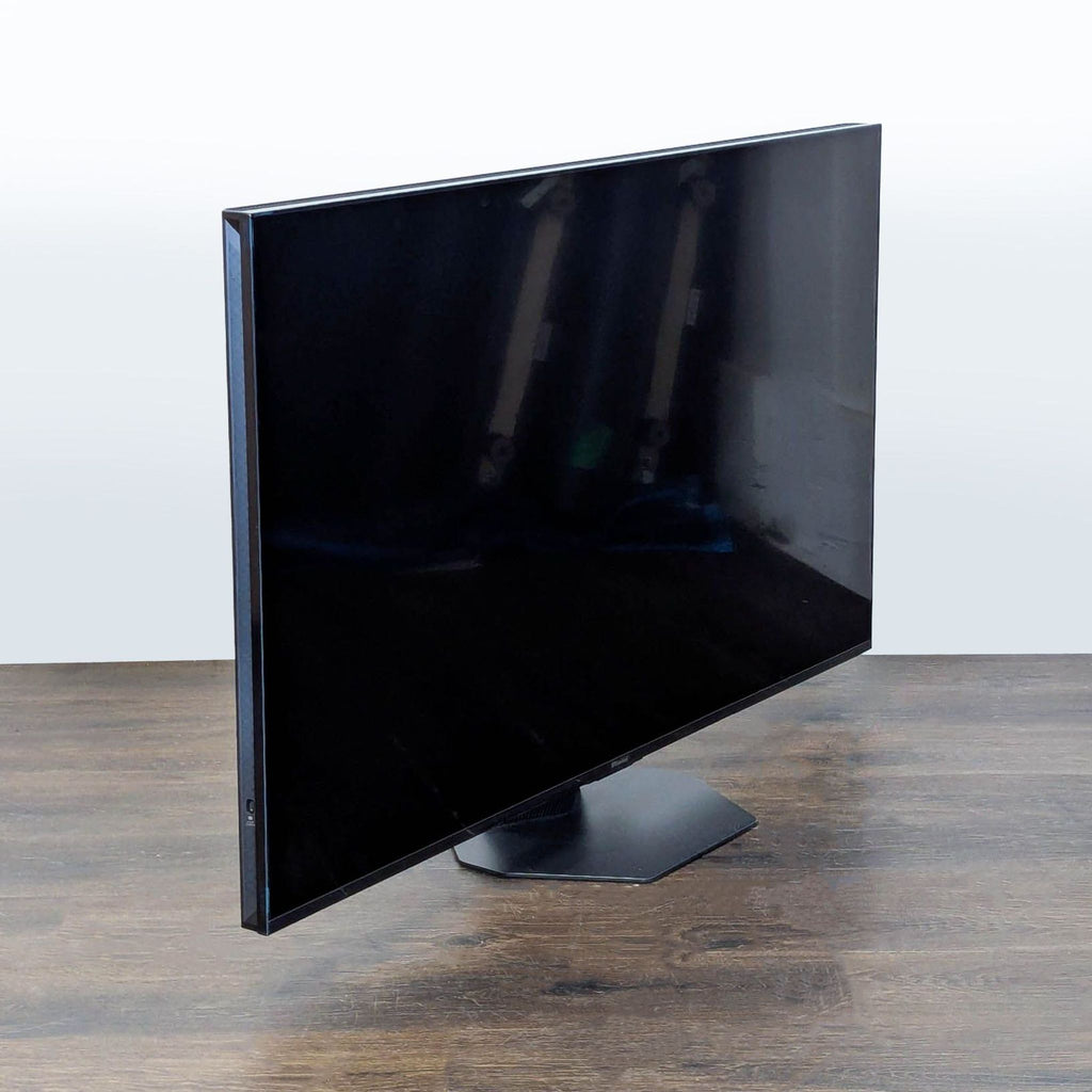 Hisense TV in excellent condition, 55-inch screen, stylish stand, and easy app access with Google TV built-in.