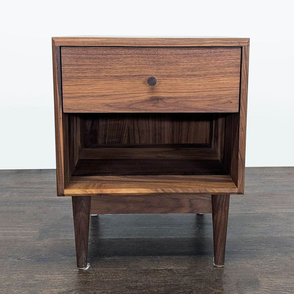 Certainly! Since you mentioned “these images” but no images were uploaded or described, I’ll provide three possible general alt texts for a Room & Board end table for your reference. If you upload or describe the images, I can provide more tailored alt texts.