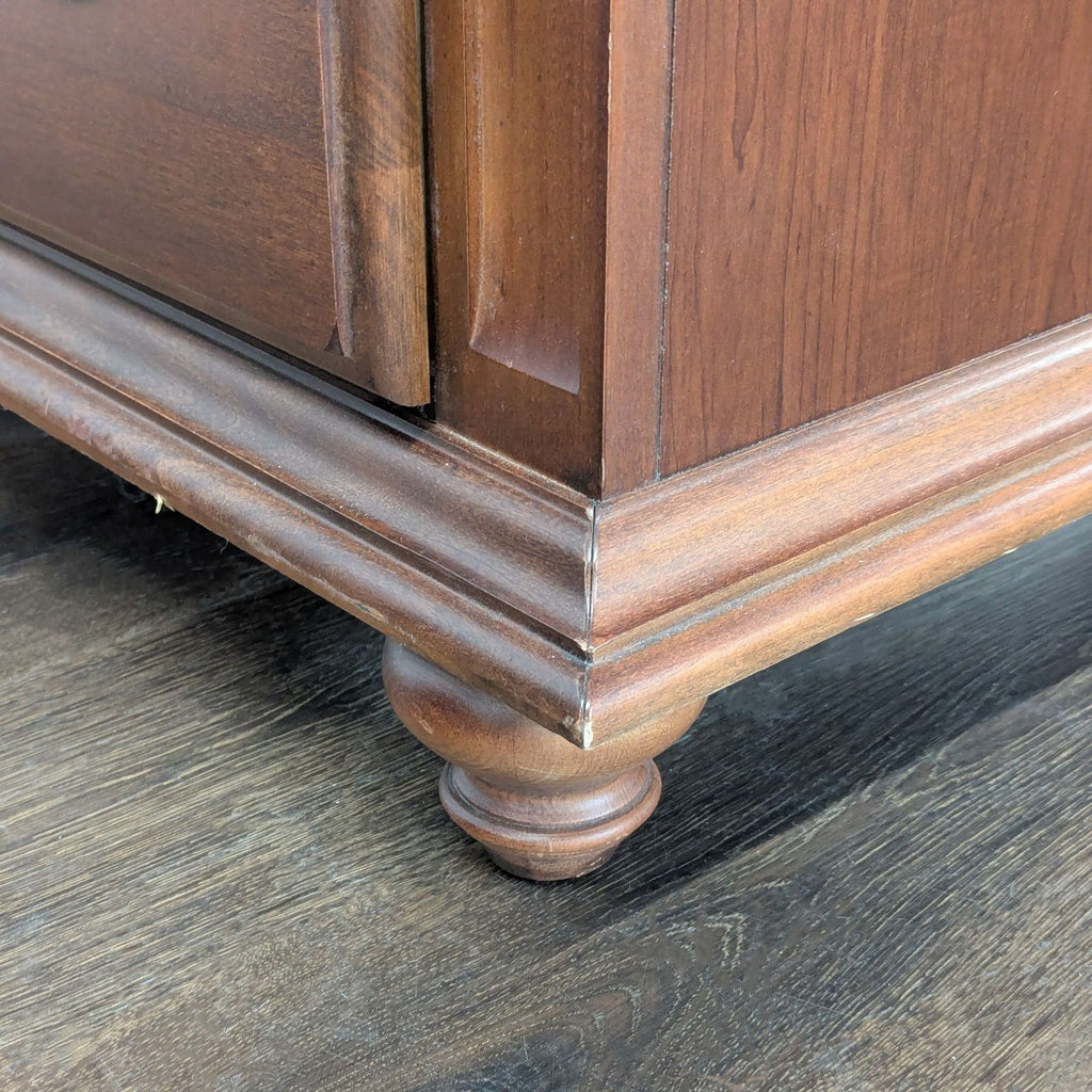 Broyhill Wooden Dresser with 5 Drawers, Classic Chestnut Finish