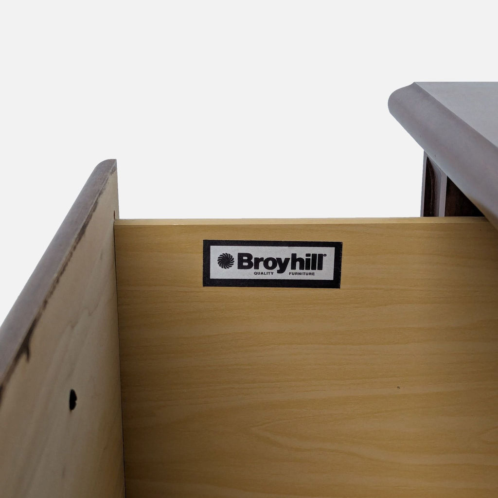 Broyhill Wooden Dresser with 5 Drawers, Classic Chestnut Finish