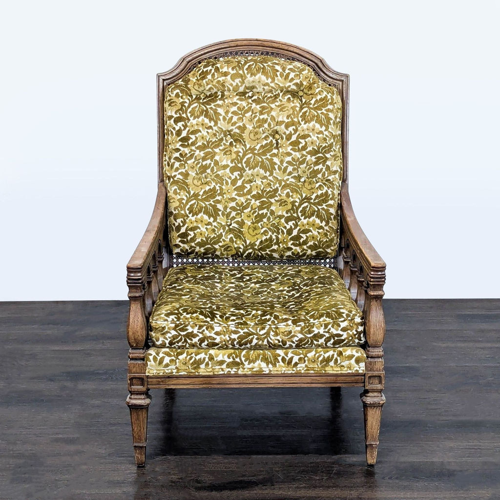 2. Modern Thomasville Lounge seating, featuring plush upholstery and elegant armrests, perfect for relaxation.  