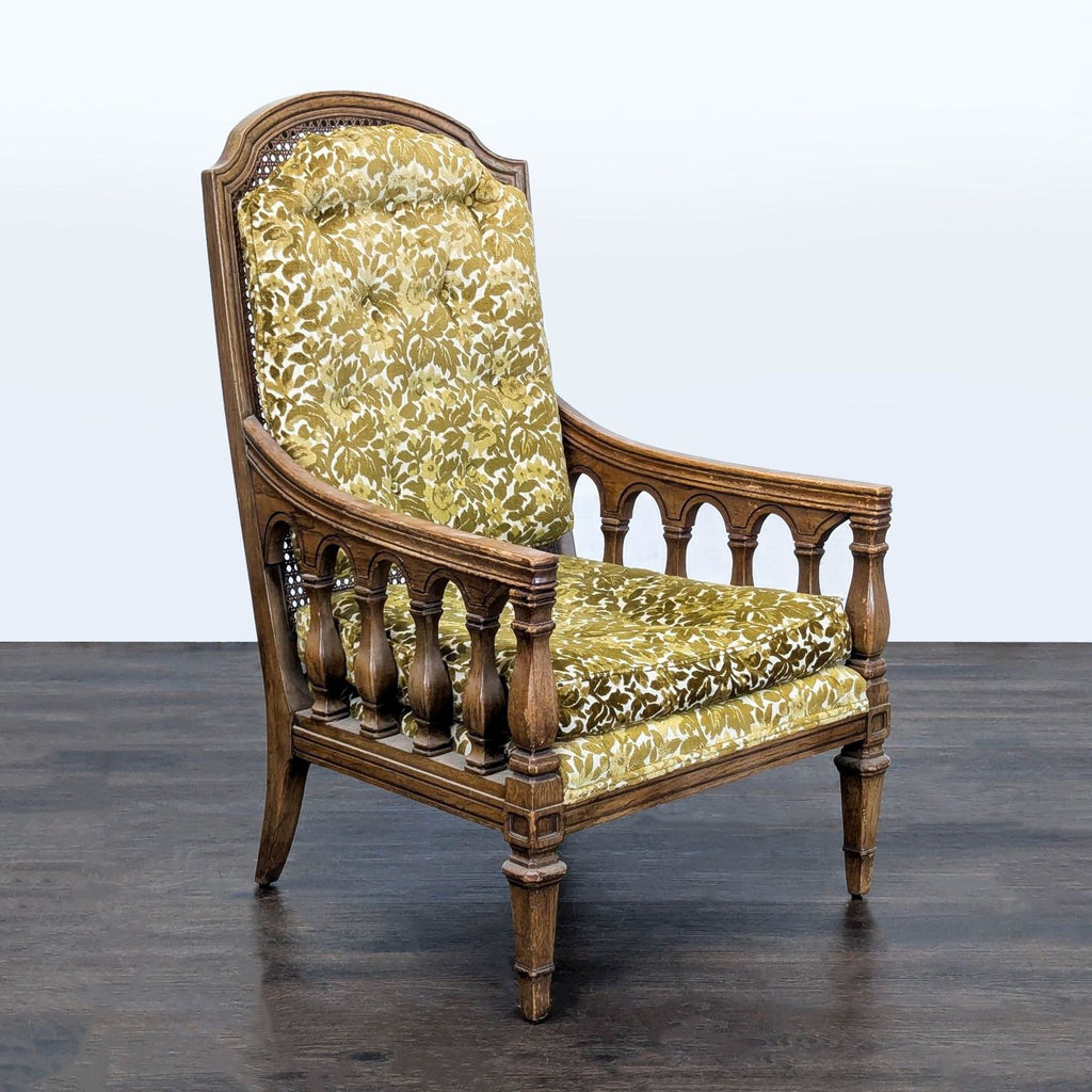 3. Stylish Thomasville Lounge chair, blending comfort and contemporary design, suitable for any lounge space.