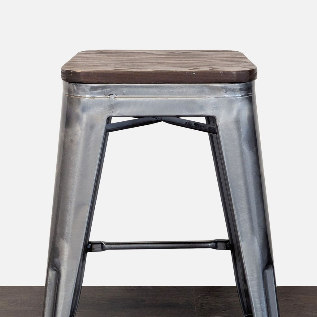 Industrial Metal Stool with Wood Seat – Durable and Stylish Seating