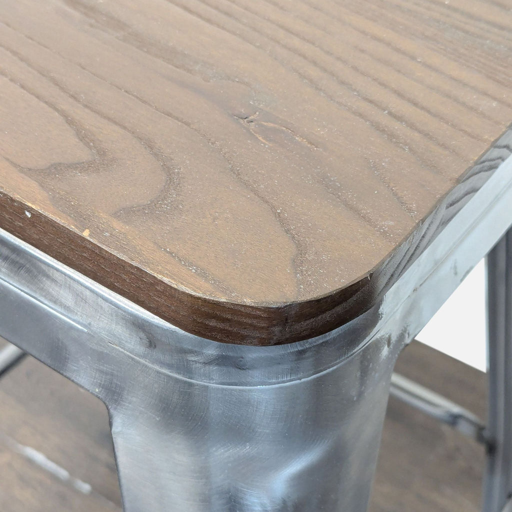 Industrial Metal Stool with Wood Seat – Durable and Stylish Seating