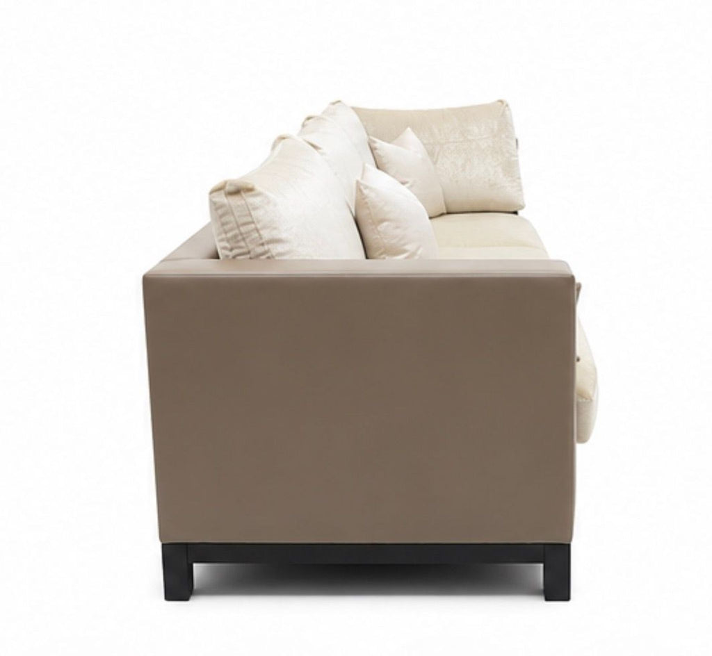 Holly Hunt
Valerie Sectional Sofa
2015
$40,000