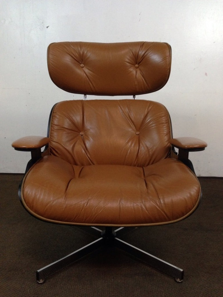 Reperch brand chair, caramel tufted leather upholstery, light walnut veneer, four-legged metal base, modern style.