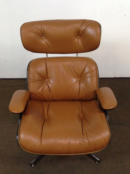 Caramel leather tufted chair by Reperch with light walnut veneer, four metal feet, high back and armrests.