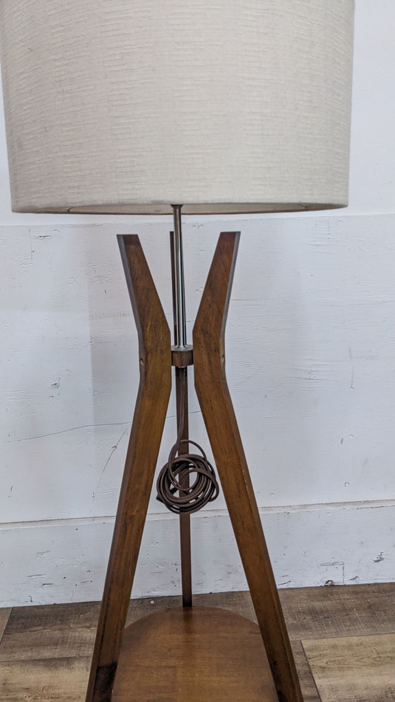 Close-up of the Reperch lamp's wooden frame and beige shade.