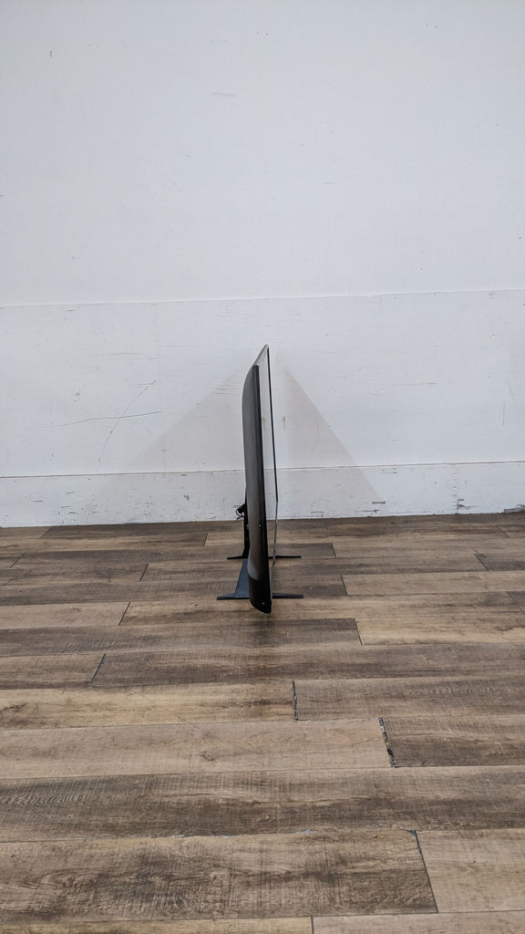 Sleek LG Flat-Screen TV for Modern Entertainment