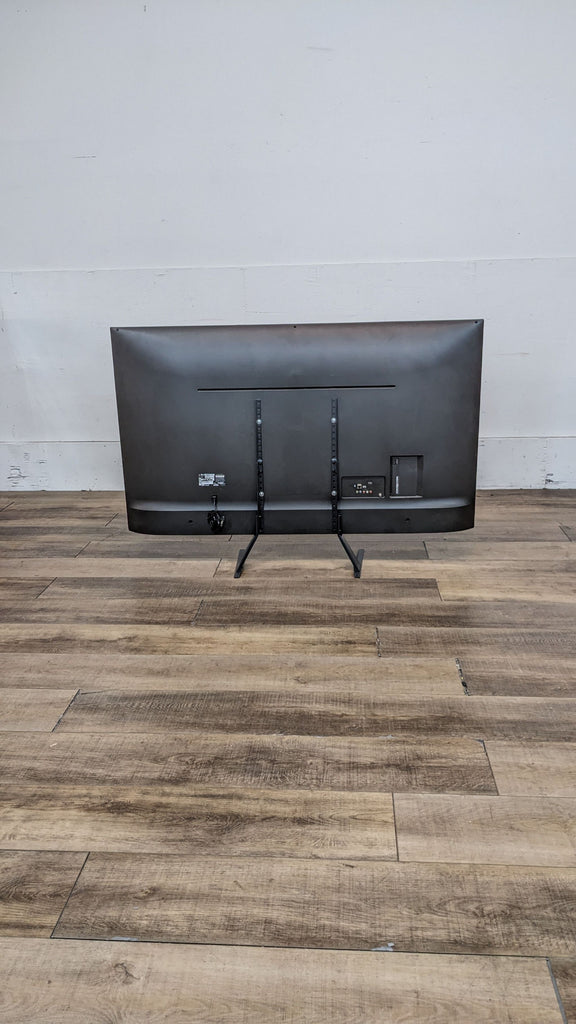 Sleek LG Flat-Screen TV for Modern Entertainment