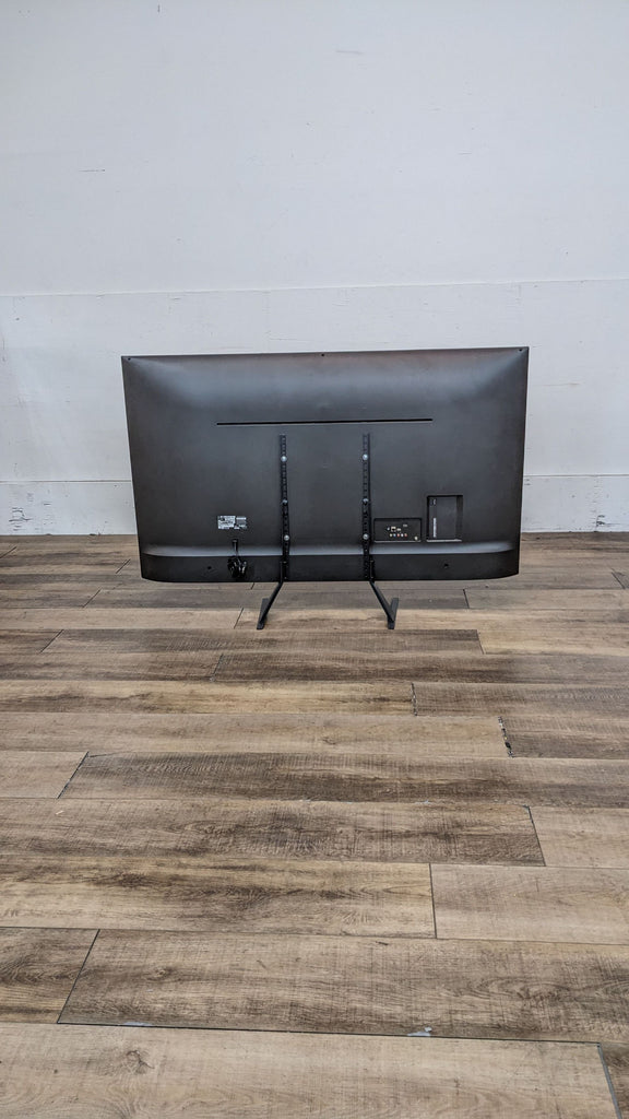 Sleek LG Flat-Screen TV for Modern Entertainment