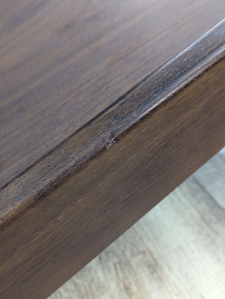 close up of the wood grain on the coffee table