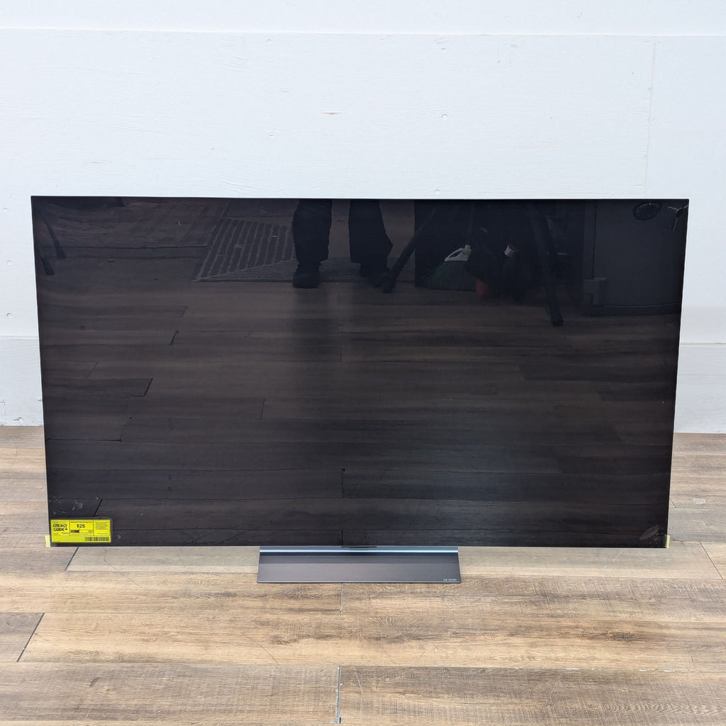 a black and white photo of a black and white tv 