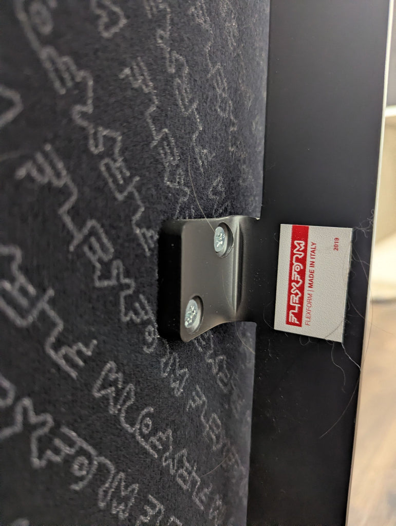 1068704