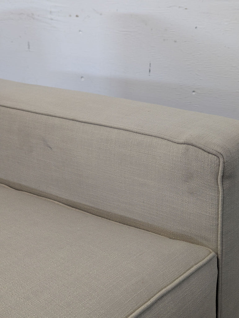 1068825