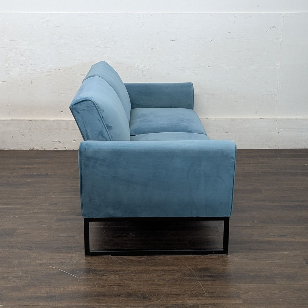 Teal velvet couch
Folds out to full size bed