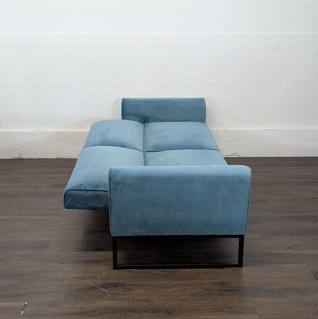 Teal velvet couch
Folds out to full size bed