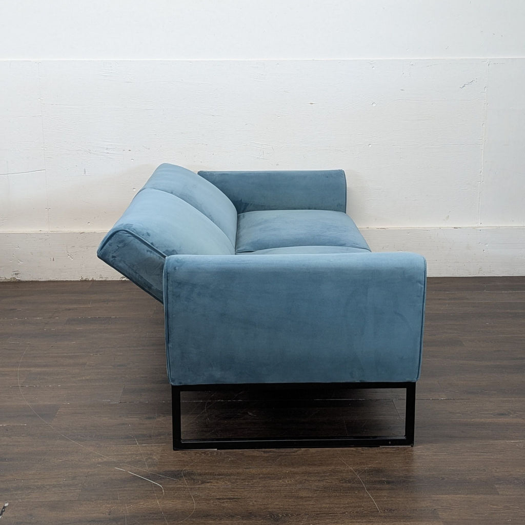 Teal velvet couch
Folds out to full size bed