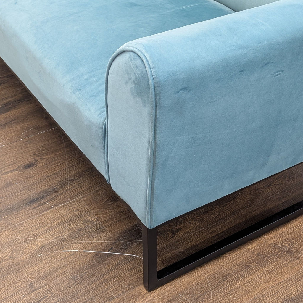 Teal velvet couch
Folds out to full size bed