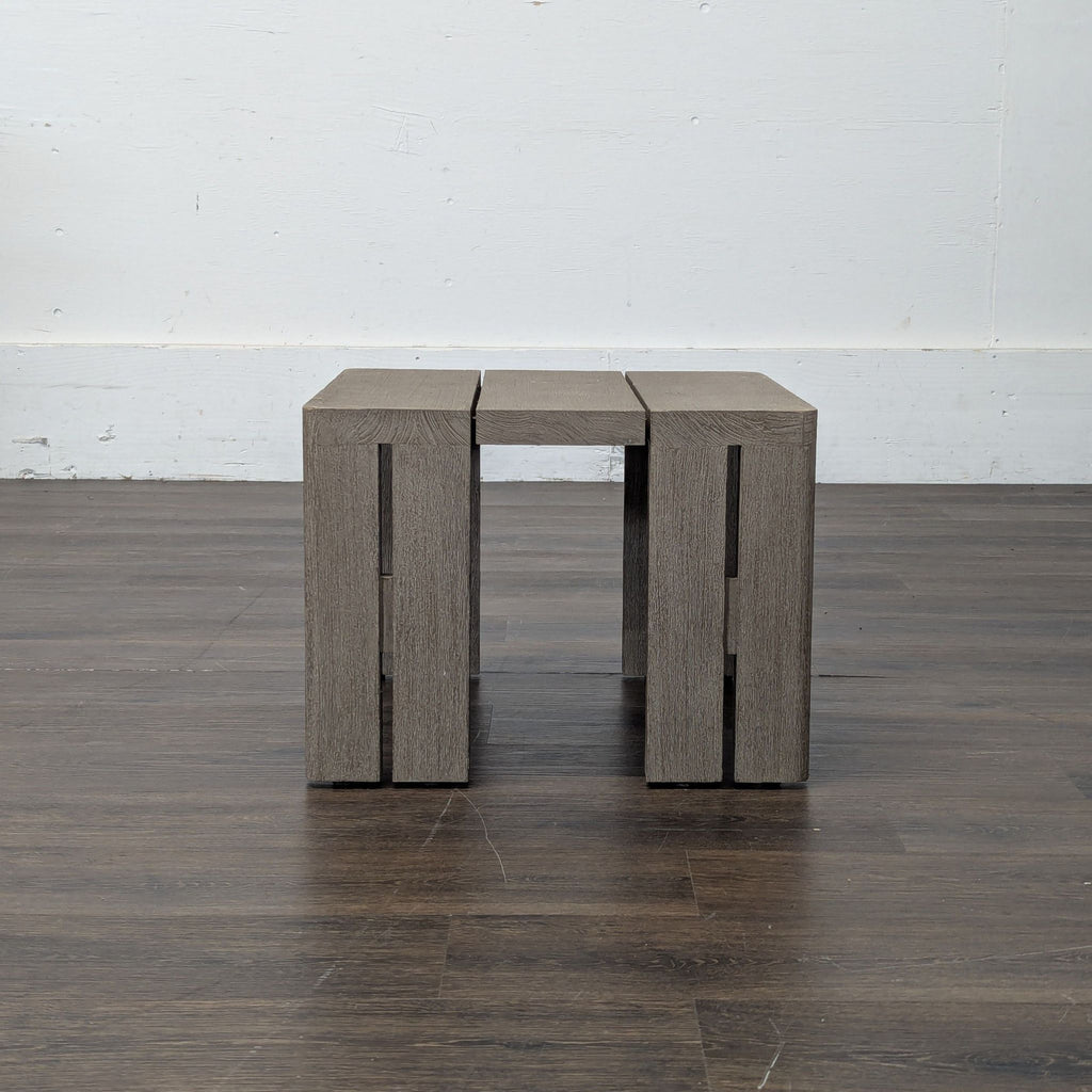 It seems that there are no images or a full description attached for the item. Please upload the images and provide the full item description so I can generate accurate alt texts for you.