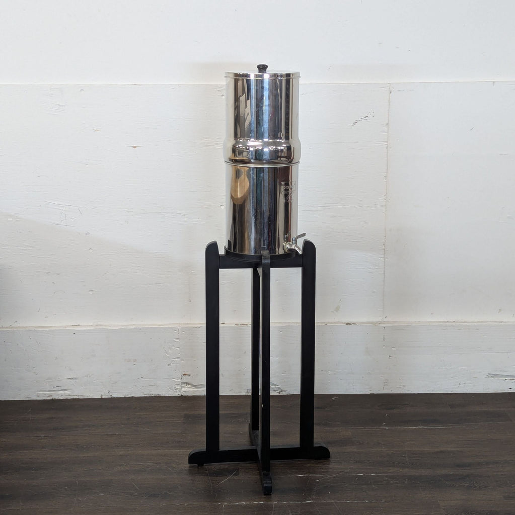 Excellent Berkee water purifier unit with lid and spigot, suitable for household water filtering.