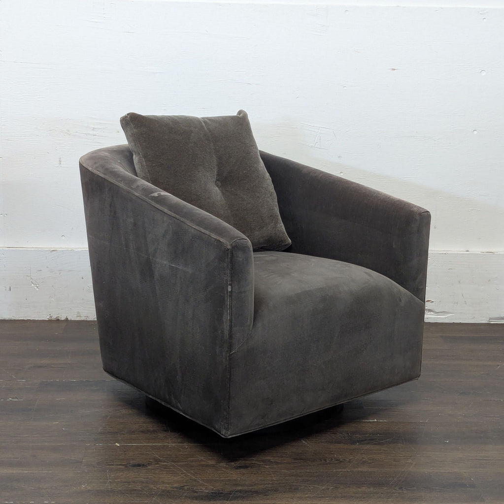 2. Stylish Fairfield Chair Company lounge seating, perfect for contemporary interiors.