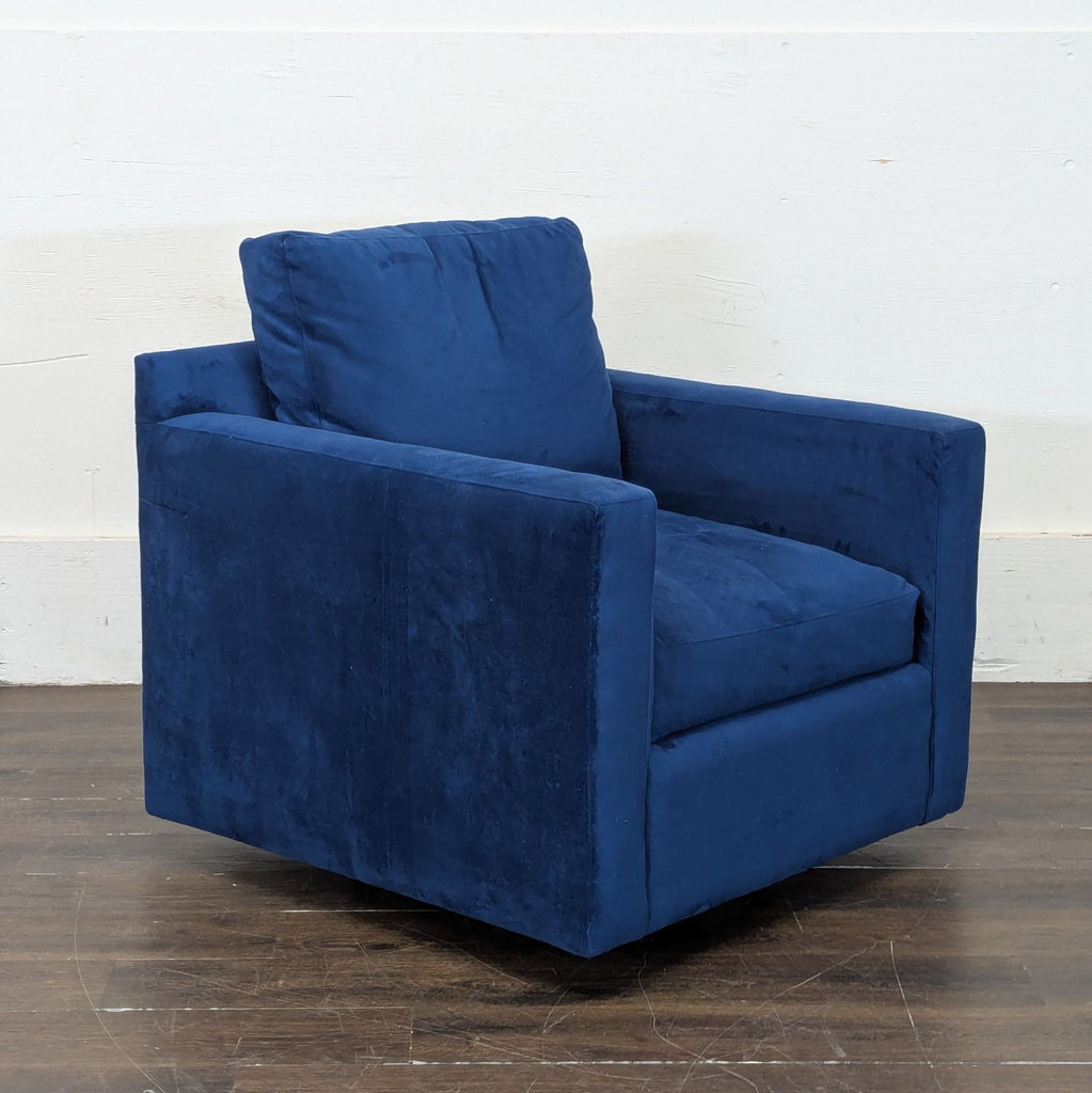 3. Elegant lounge piece from Furniture Pic 1, category Lounge, pictured with 2019 price, modern and cozy look.