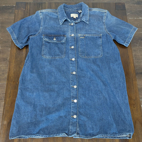 1. Front view of a Universal Thread women's denim shirt dress with short sleeves and two chest pockets.