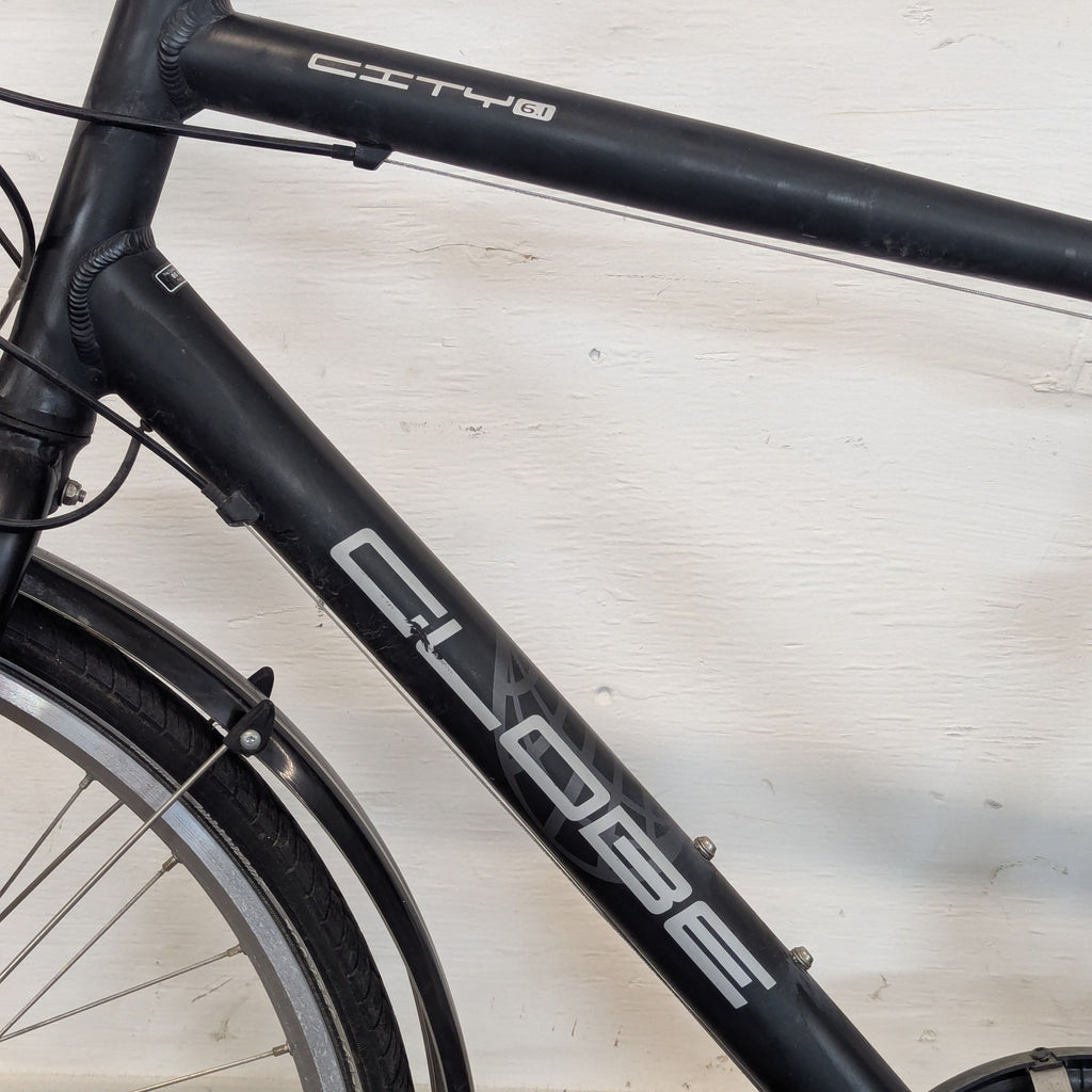 Good-quality Specialized Globe City 6.1 city/hybrid bicycle (requires minor servicing) (www.bicyclebluebook.com/value-guide/hybrid/specialized/globe/2007/)