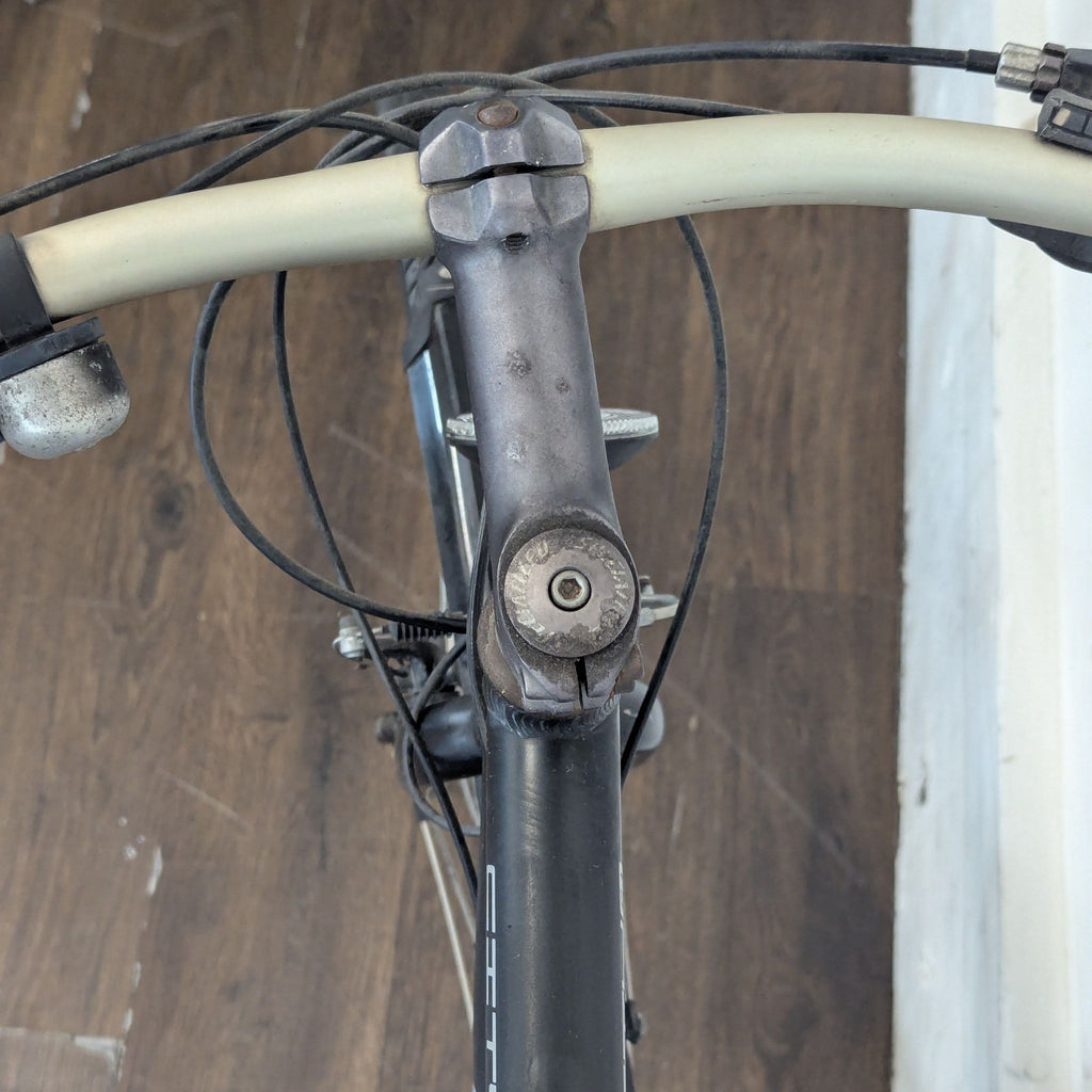 Good-quality Specialized Globe City 6.1 city/hybrid bicycle (requires minor servicing) (www.bicyclebluebook.com/value-guide/hybrid/specialized/globe/2007/)