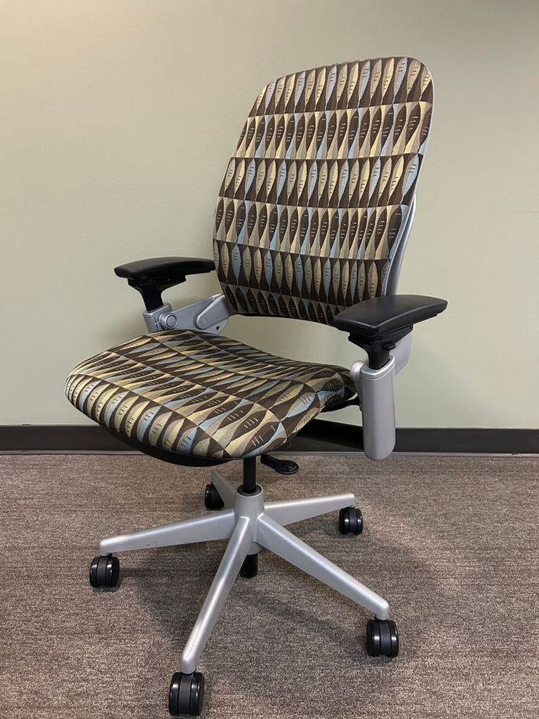 Eight Steelcase Leap upholstered office chairs in very good to excellent condition, available as a set.  