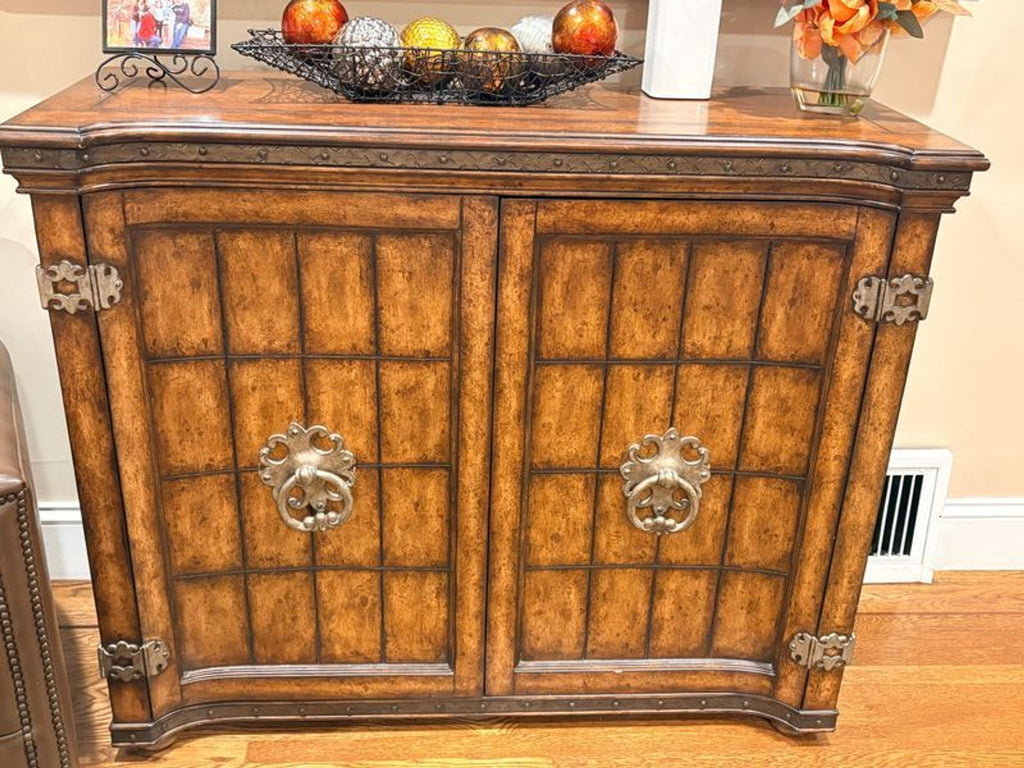 Certainly! However, I notice that you haven't provided any images or a full description for the item. Please upload the images or provide the description so I can craft the three distinct alt texts for the cabinet item as requested.
